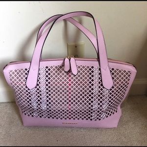 Women house check and perforated handbag tote